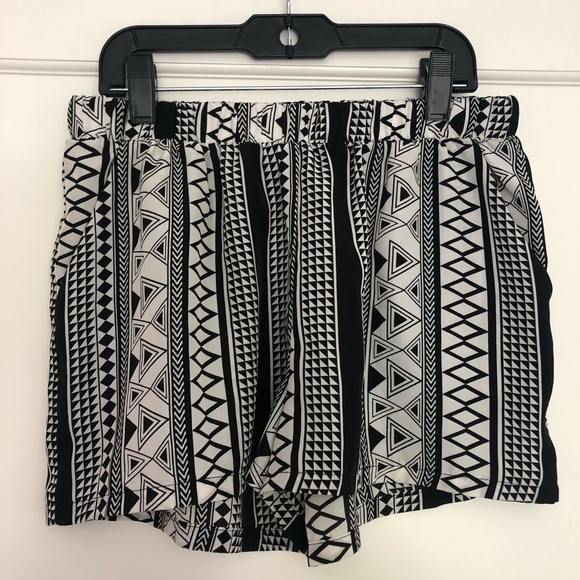 Love Culture Pants - FLOWY SHORTS (Aztec Print)